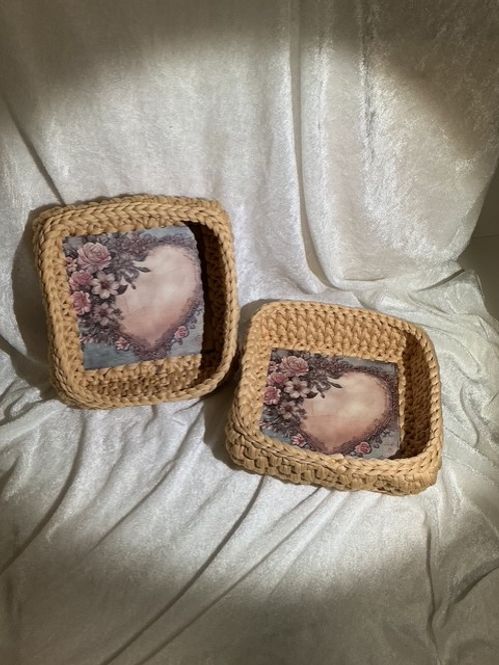 Hovedbilde Beige firkantet kurv.